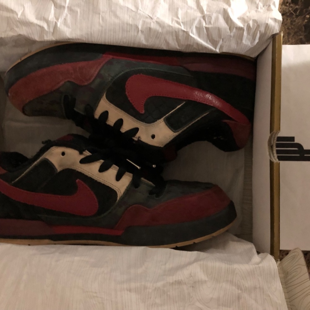 Nike SB Zoom Air P-Rod II "Valentine’s Day Massacre" Sneakers - Picture 2 of 4